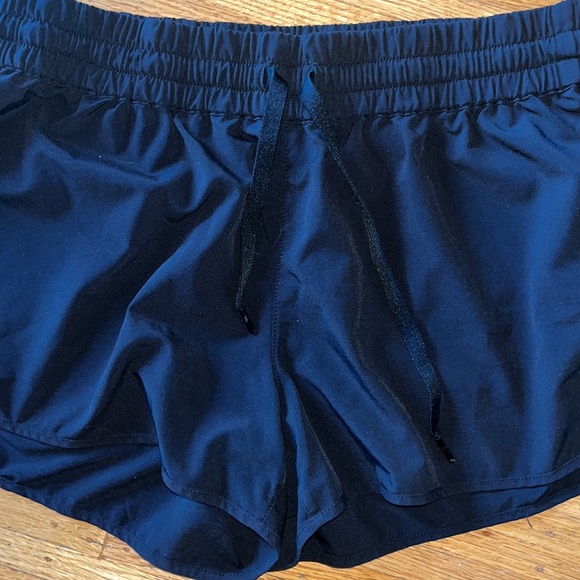 TNA Shorts - Picture 2 of 5